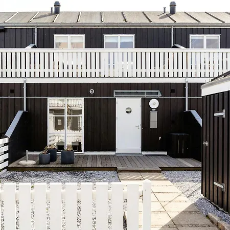 Maritime Atmosphere In Island Feriehus *